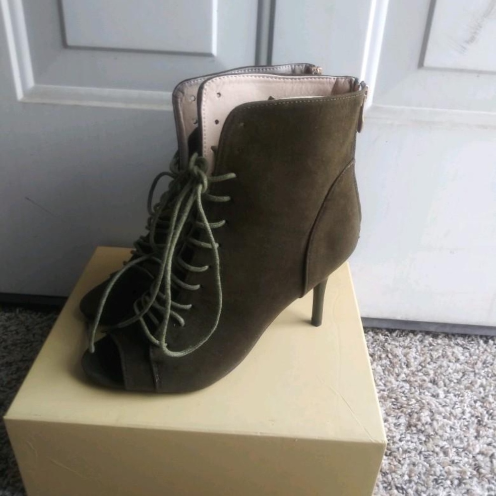 CLEARANCE! Green Ankle Boots - Picture 3 of 3